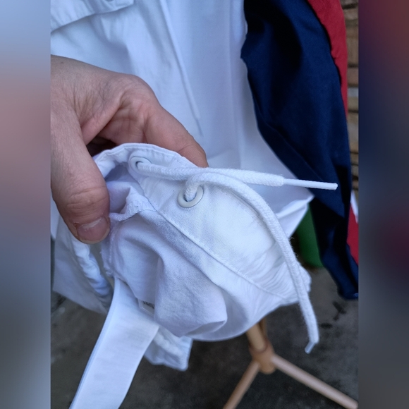 Reebok Men's White, Red, and Blue Rain Jacket_ Large - Picture 9 of 10